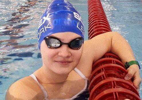 Weronika z VIIIc powołana do kadry narodowej juniorów w pływaniu grafika