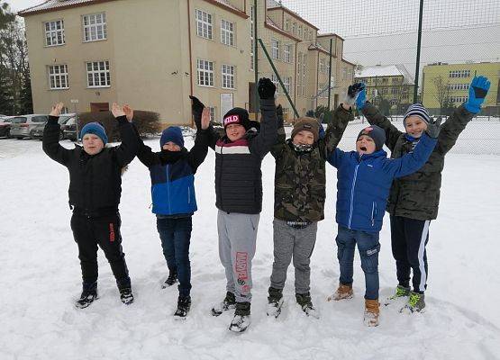 Dzieci kochają zimę! grafika